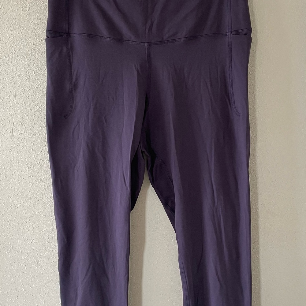 Under Armour Sz Large Eggplant Purple Fitted Crop Leggings Workout
